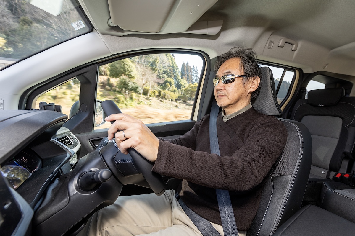 ルノー・グランカングーにドライバーズ・カーとしての操る楽しさがあるのは標準ボディのカングー同様。