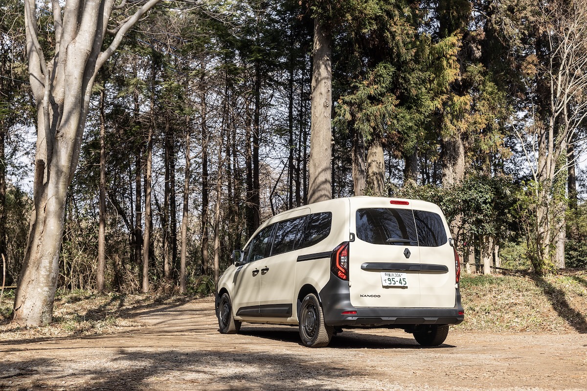 ルノー・グランカングーの最小回転半径はカングーの5.8mに対し6.2mとなる。