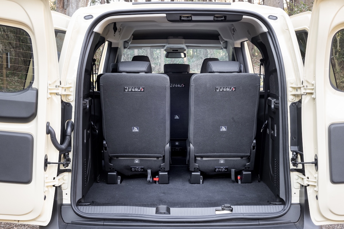 7人乗車時の荷室空間。この状態で容量は500リットル。