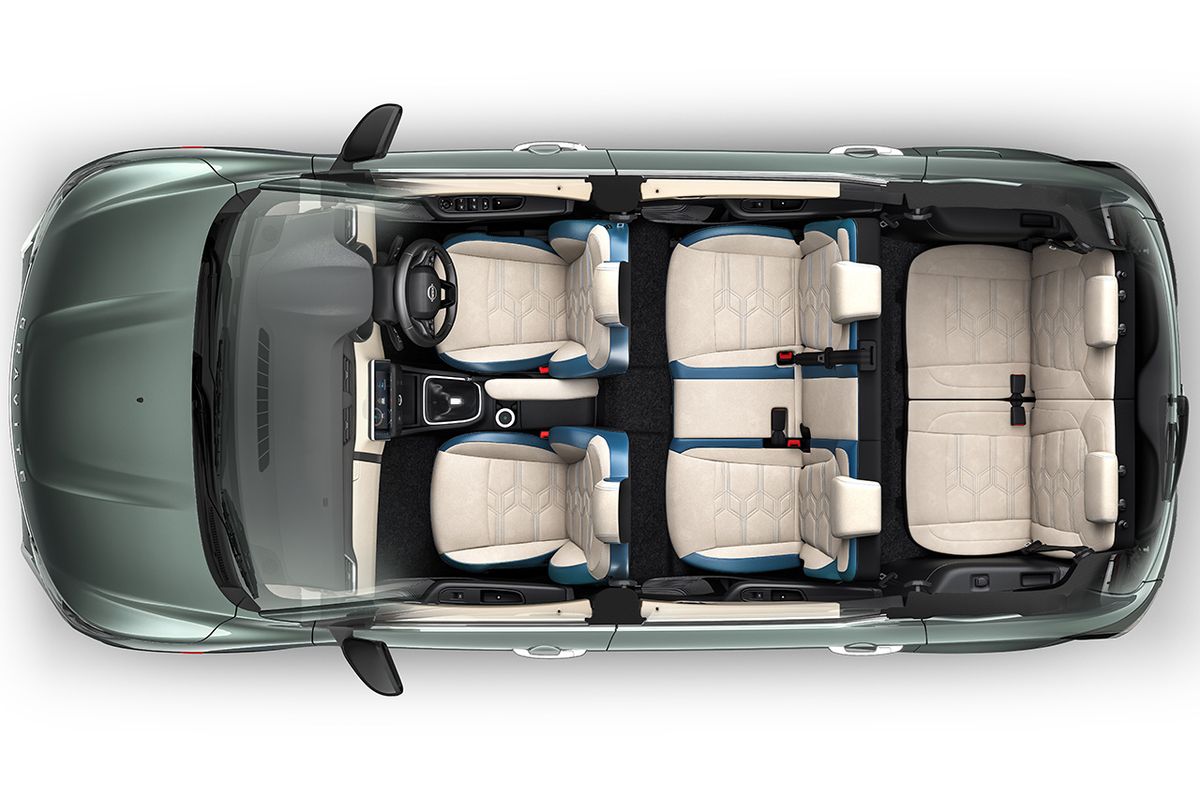 日産グラバイトのシートアレンジ：7人乗車時。