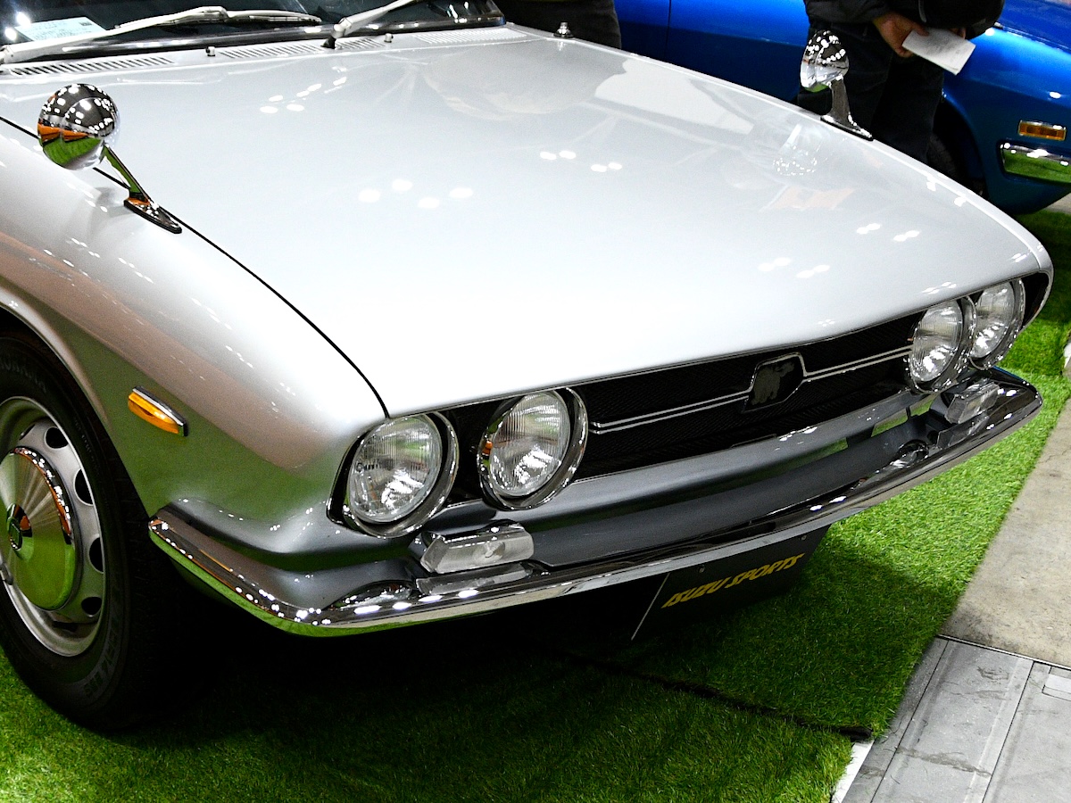 これぞひとの手で生み出された美しさ！「トヨタ2000GT」にも初代「日産