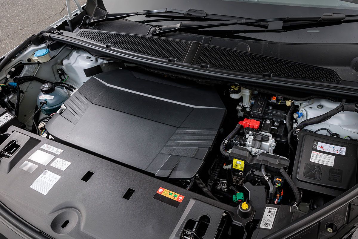 最高出力157kW/6000rpm、最大トルク343Nm/250～4370rpm。駆動方式は前輪駆動。