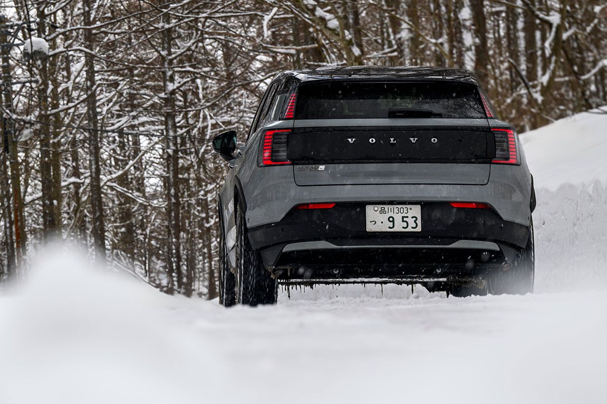 雪道であってもオンロードと変わらない感覚で走ることができた。