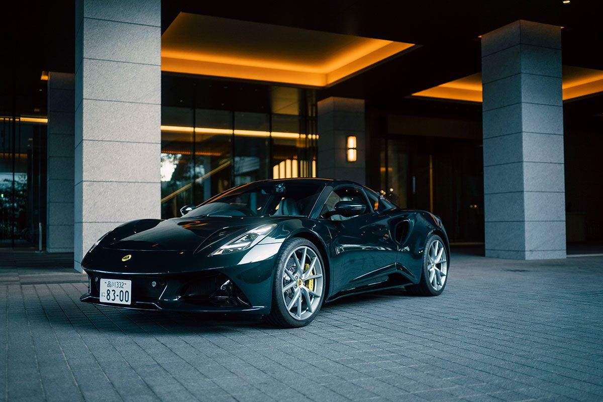 ロータスの卓越したパフォーマンスとハンドリングを象徴する上位モデルである。1573万円。