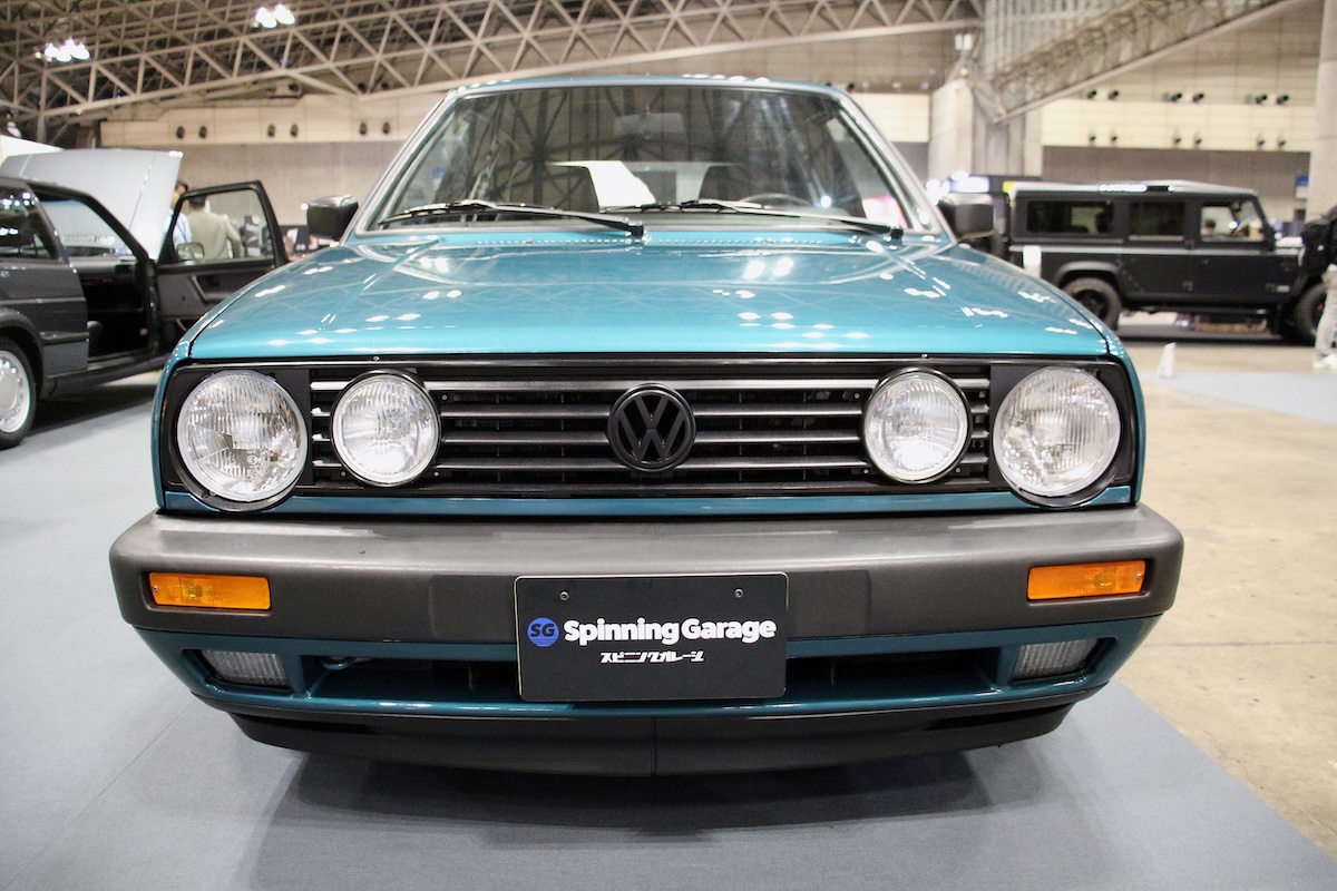 30年以上前の2台の「フォルクスワーゲン・ゴルフII GTI」が800万円と