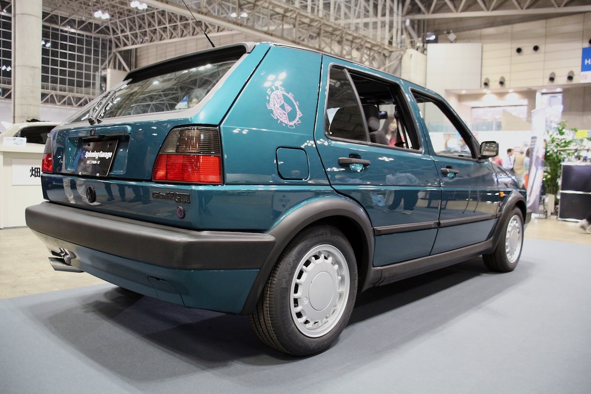 30年以上前の2台の「フォルクスワーゲン・ゴルフII GTI」が800万円と