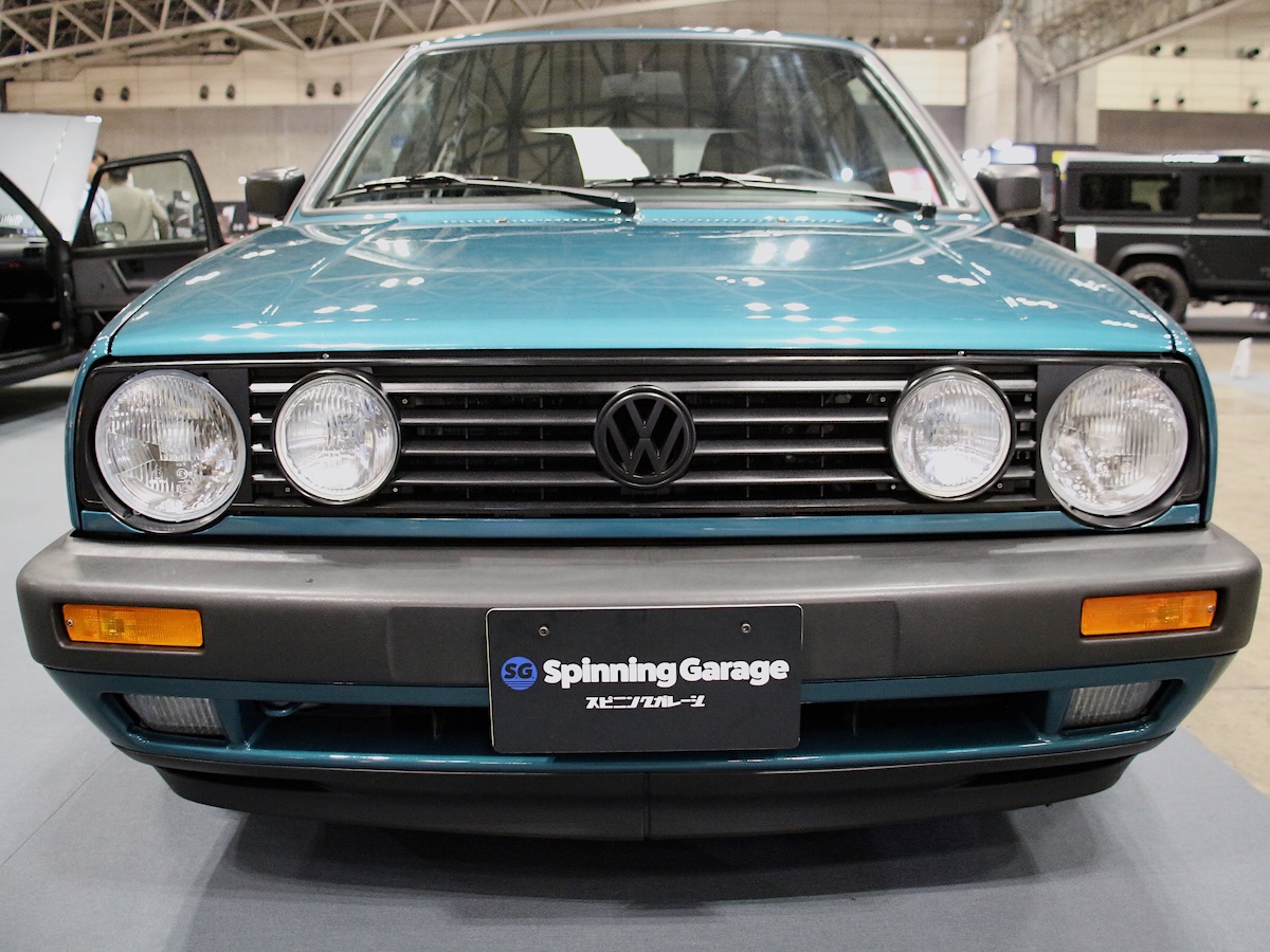 30年以上前の2台の「フォルクスワーゲン・ゴルフII GTI」が800万円と