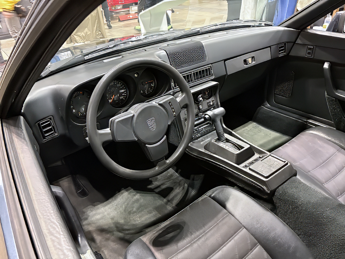 いうなればこれはFRのナロー・ポルシェ!! 上陸50周年を迎える「924」と