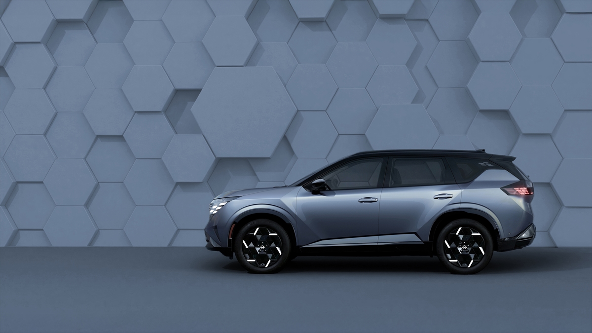 トヨタRAV4やマツダCX-5よりも魅力的なSUVか？ 日産が新型