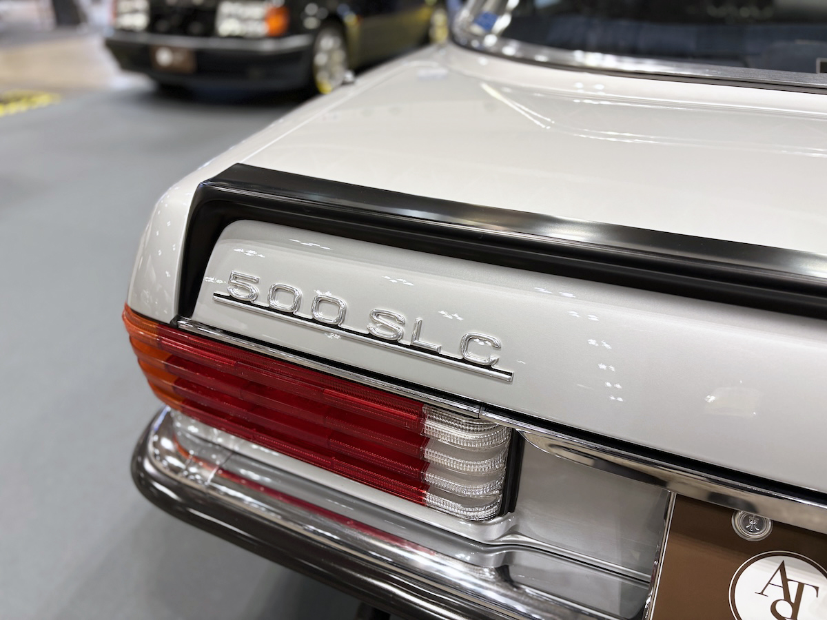 オールド―メルセデス―ベンツ107-500SLC-エンジン販売 18年も作られたメルセデス・ベンツR107系に試乗！「500SL」はバブル感