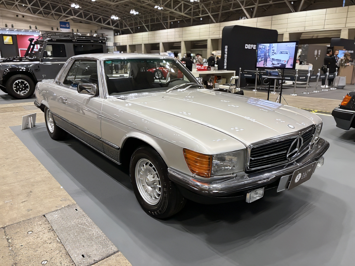 オールド―メルセデス―ベンツ107-500SLC-エンジン販売 18年も作られたメルセデス・ベンツR107系に試乗！「500SL」はバブル感