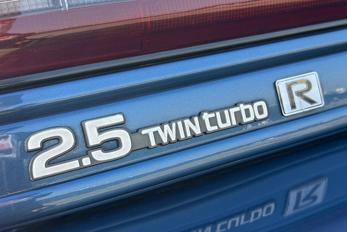 1990年のマイナーチェンジでそれまでの「3.0GT」に代わり「2.5GTツインターボ」が登場した