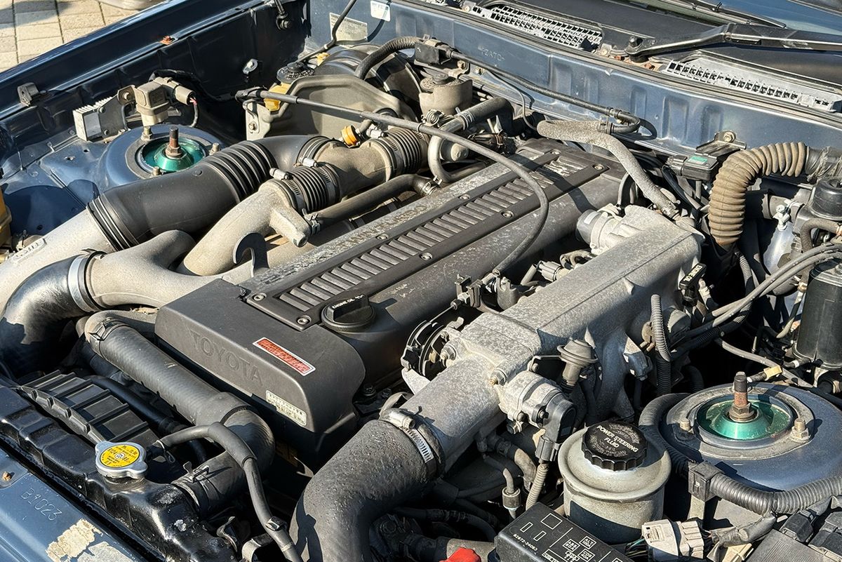 X81型マークIIなどにも搭載された「1JZ-GTE」エンジンを搭載