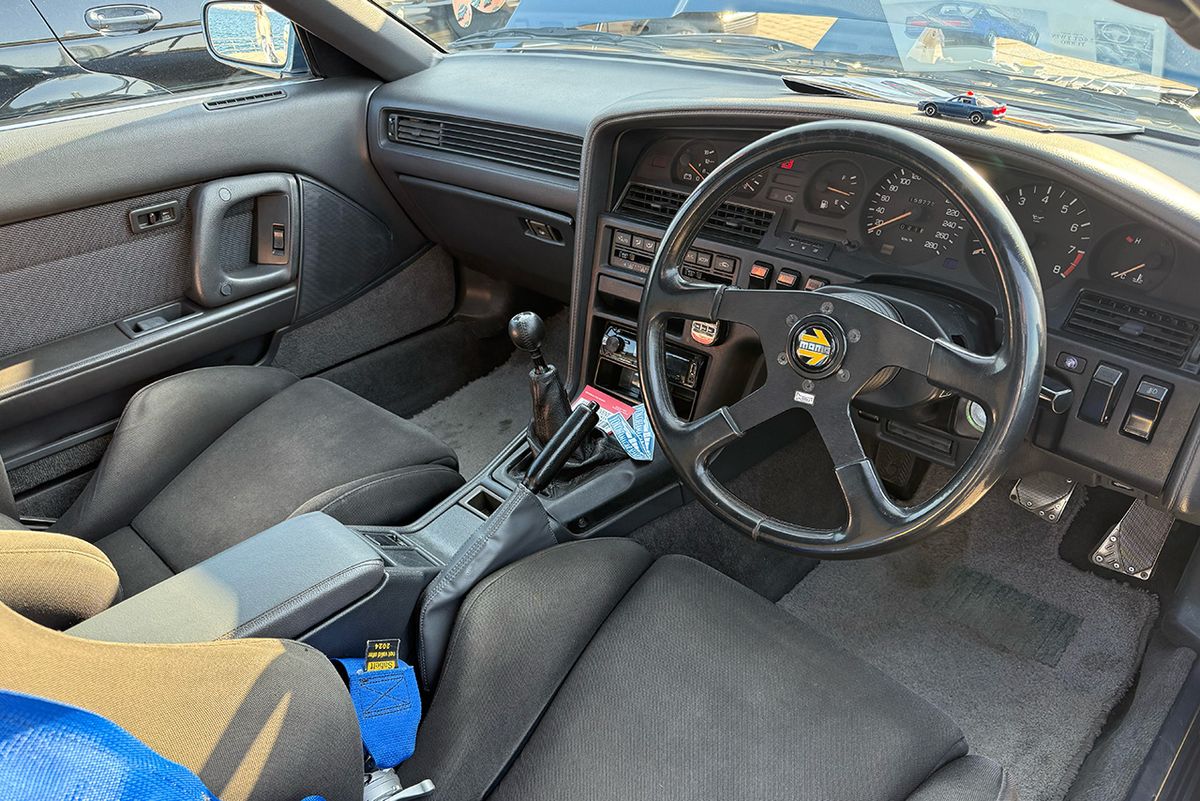 ステアリングはMOMO製