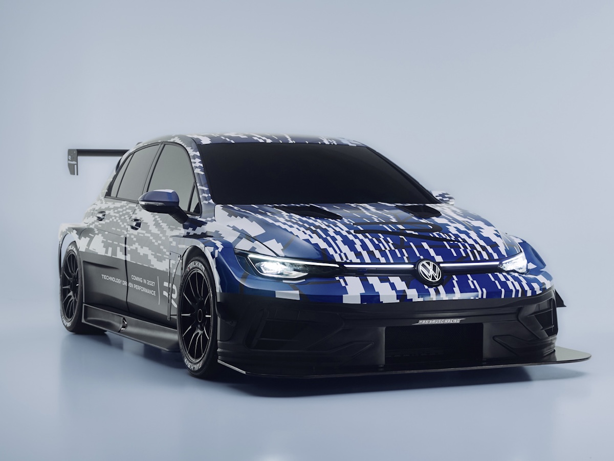 R32”の登場から25周年!! VWがスペシャルな「ゴルフR」でニュルブルク