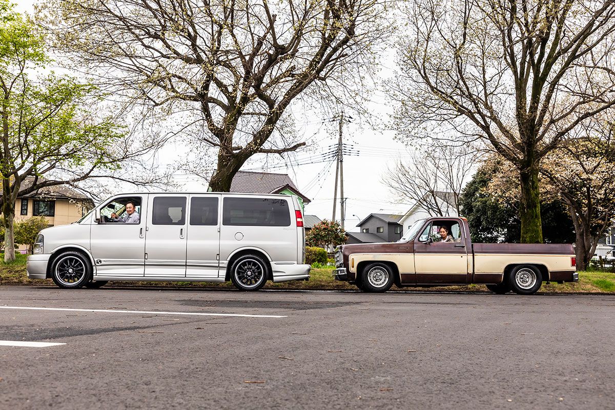 シボレーC10は、ライドテック社製のキットを用い、フロントにドロップスピンドル＋コイルオーバーサスペンション、リアに4リンク＋コイルオーバーサスペンションを組み合わせることで、大幅なローダウンを実現している。