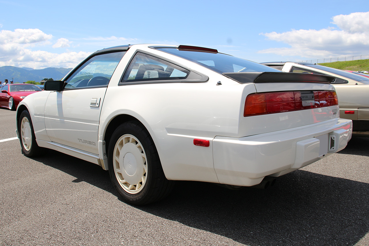 1000台限定のレアな日産300ZXターボ｜ボディ全体をパールホワイトに