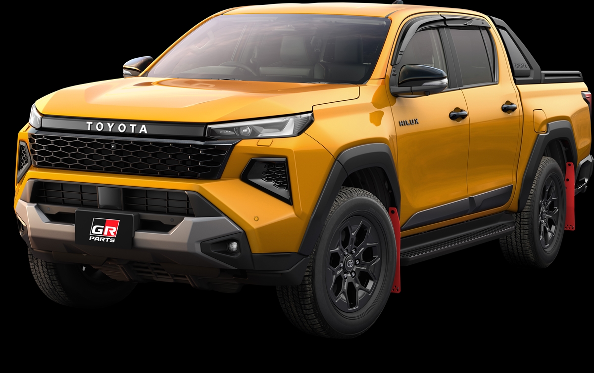 新型トヨタ・ハイラックスにGR PARTS登場 新グリルとマフラーで