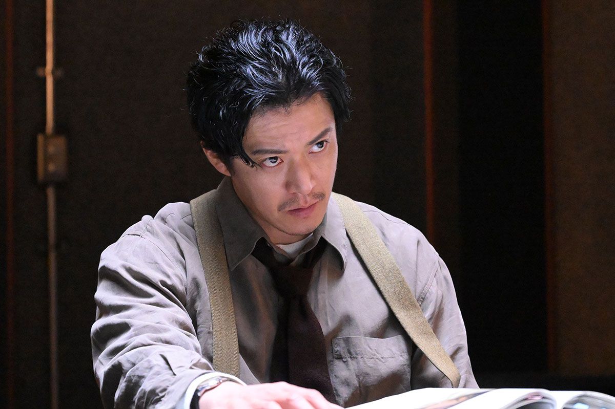 刑事の岡本賢治(小栗旬)がガス人間を追いつめる。組織のはみ出し者という設定は王道。
