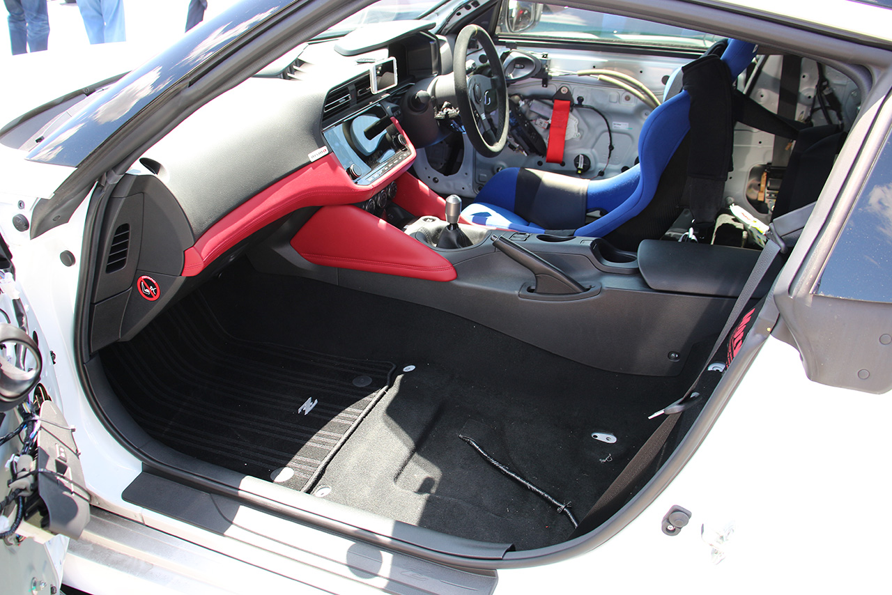 助手席なし！？ サーキット仕様にモディファイされたRZ34型日産