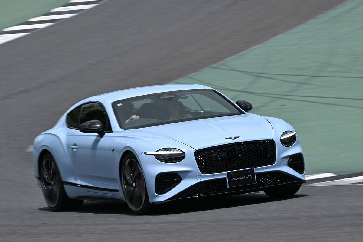 ベースグレードとGTスピードの中間に位置する「GT S」。